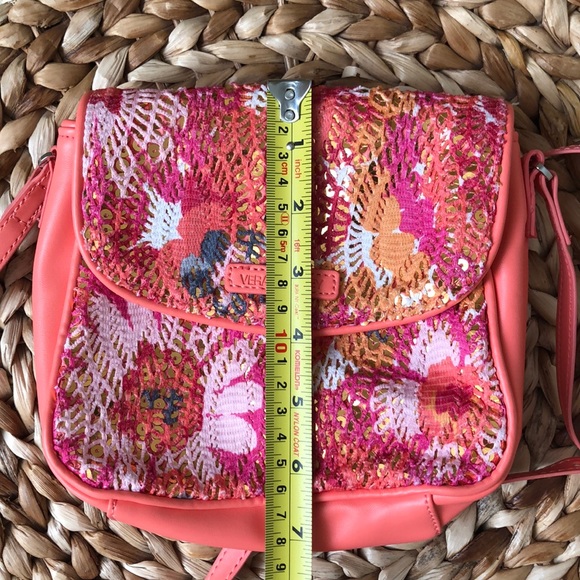 VERA BRADLEY CROSSBODY. - Picture 8 of 8
